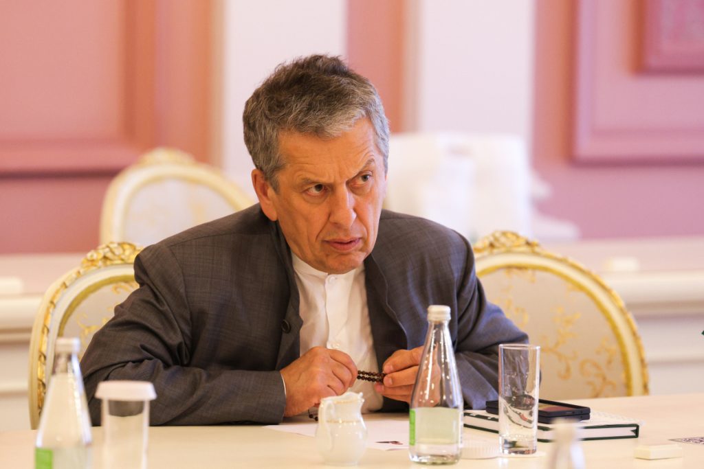 Маганов призвал авиакомпании использовать «зеленое» топливо: «Берите, не плачьте и используйте»