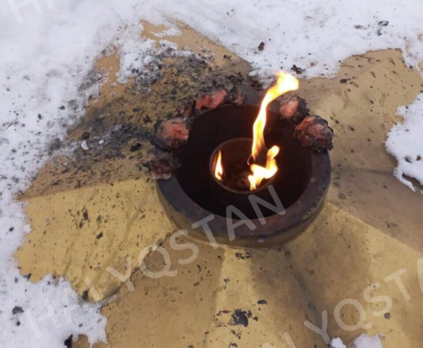 Неизвестные пожарили курицу на на Вечном огне в Риддере