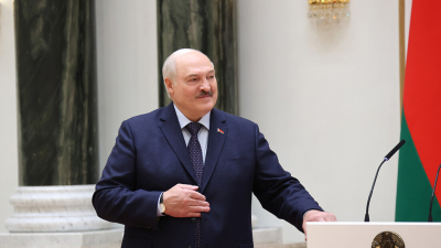 Лукашенко подарили автомат