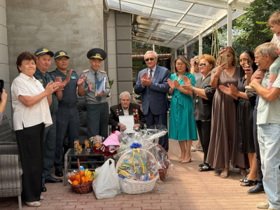 Ветеран войны празднует 99-летие в Алматы