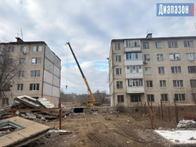 Подъезд в доме, где прогремел взрыв, разобрали
