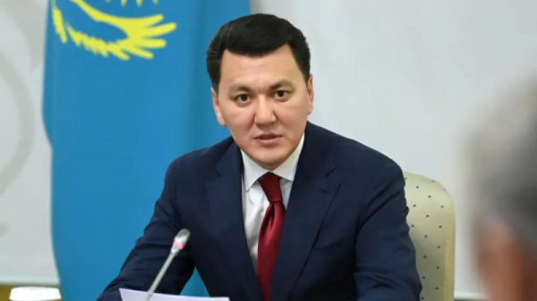 Ерлан Карин: президент поручил учесть предложения каждого казахстанца о парламентской реформе